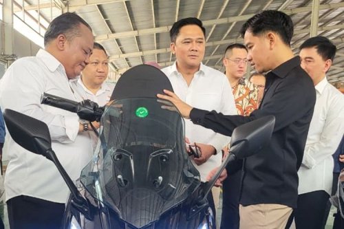 Wapres Gibran Jajal Motor Listrik Lokal Tangkas X7 New