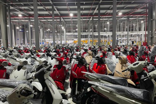 VinFast, Intip Produksi Motor VinFast: Robot Otomatis & Teknologi Canggih