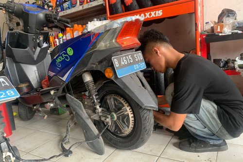 Hati-hati, Ban Belakang Motor Listrik Hub Tak Bisa Asal Bongkar