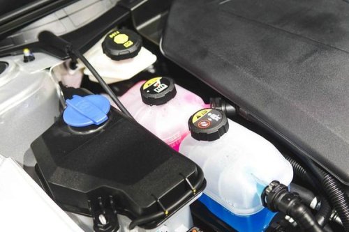 Cara Mengecek Cairan Pendingin Mobil Listrik Agar Tetap Optimal