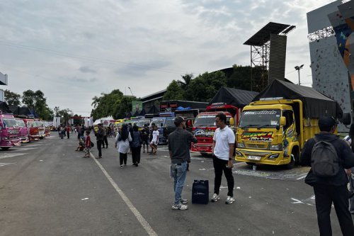 Kisah Wanita Jadi Sopir Truk, Kerja Sambil Healing