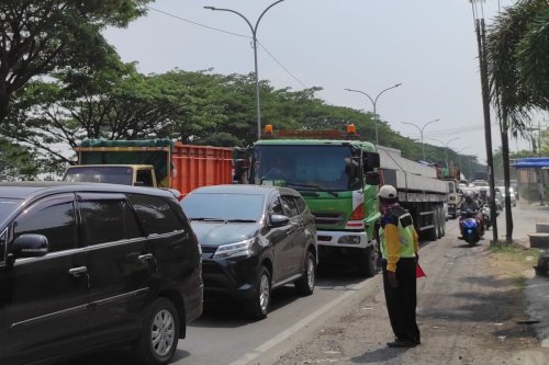 Teknik yang Benar Agar Zipper Merge Berhasil Urai Macet