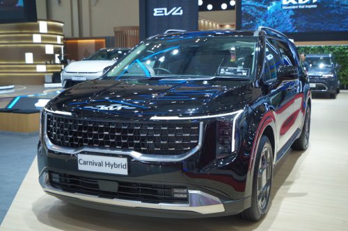 Dua MPV Andalan Kia Tebar Pesona di GIIAS 2025