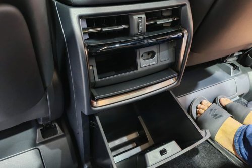  Toyota Alphard, Toyota Alphard, Toyota, Bedah Fitur Alphard XE, Versi Entry Level MPV Sultan Toyota