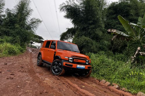 Uji Lengkap iCar V23: Ergonomi, Suspensi, dan Performa