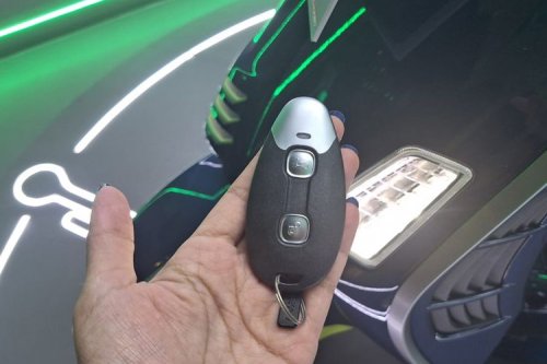 Komparasi Royal Alloy JPS 245 dengan Vespa GTS Super Tech