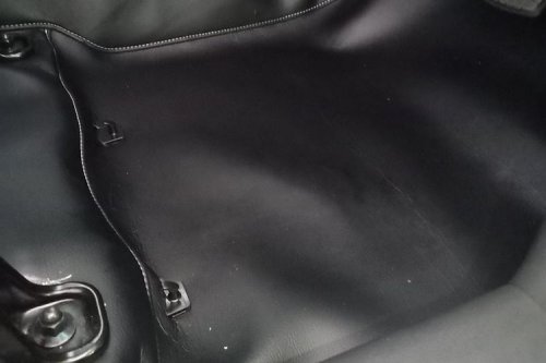 Fungsi Pelapis Karpet Dasar Cegah Bau dan Jamur di Mobil