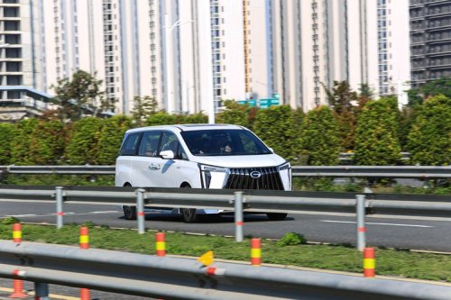 Beli Mobil Bensin di China Bisa Antre Pelat Nomor 10 Tahun