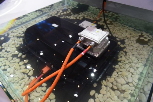 Perbedaan Risiko Banjir Terhadap Mobil Listrik dan Mobil ICE