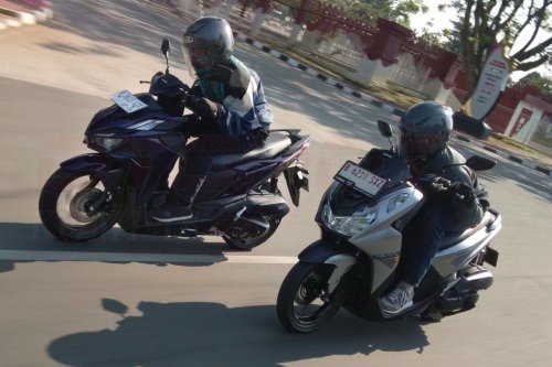 Adu Rasa Berkendara Vario 160 Evo Vs Lexi LX 155, Mana Lebih Asyik?