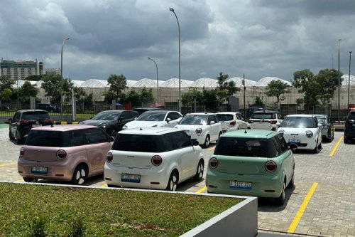 Changan Serahkan Lumin dan Deepal SO7 ke Konsumen Pertama di Indonesia