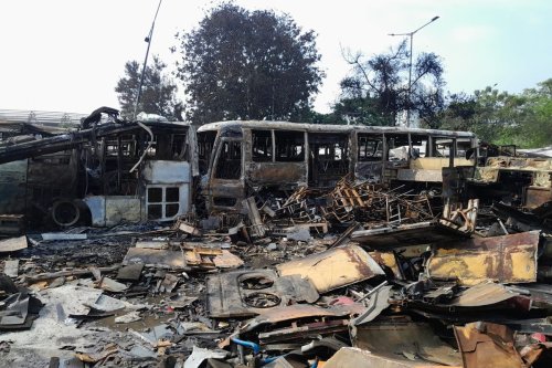 Puluhan Bus Bekas Transjakarta Hangus Terbakar di Jakarta Barat