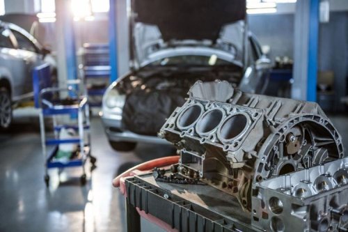 Wajib Cek Ruang Oli dan Radiator Sebelum Beli Mobil Bekas