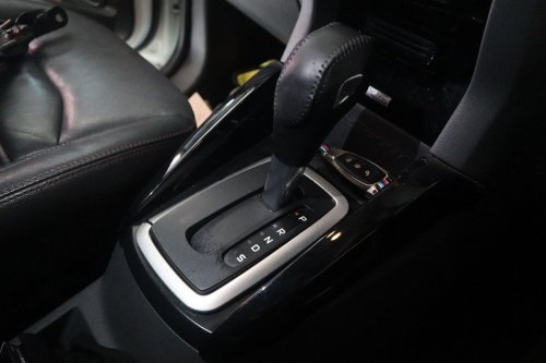 Saat Macet, Tuas Transmisi Mobil Matik Baiknya di D atau N?