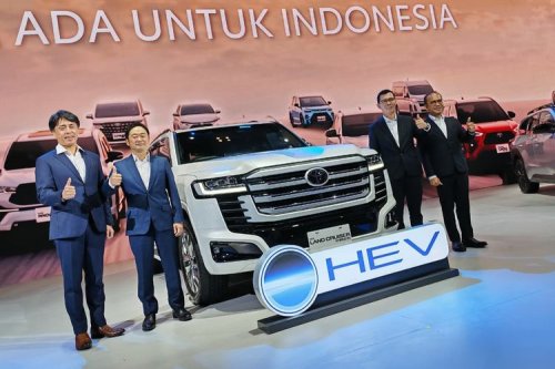Toyota, Toyota Tak Khawatir Mobil China Main di Segmen Premium