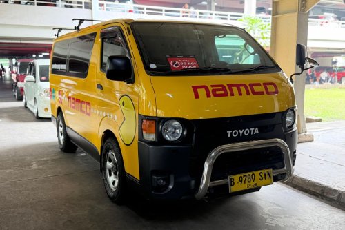 Tampil Ceria, Toyota HiAce Bekas Kurir Disulap Jadi Mobil Pac-Man
