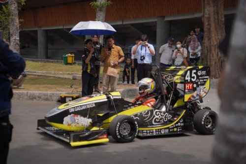Momen Kemerdekaan, UGM Luncurkan Mobil Hybrid BM-15H ke Italia