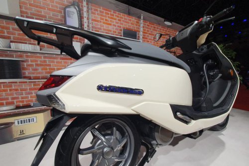 Suzuki , Suzuki e-Address: Skutik Listrik dengan Desain Proporsional