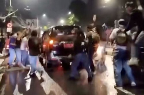 Mobil Dirusak Massa Demonstran, Bisa Klaim Asuransi?