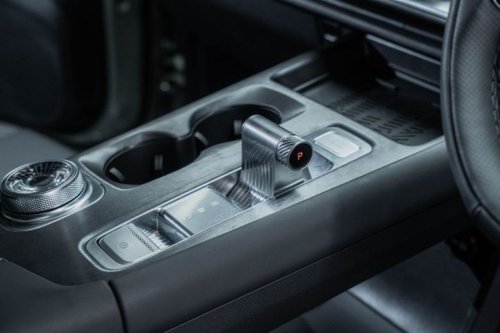 Cara Menyalip Menggunakan Mobil Matik yang Benar