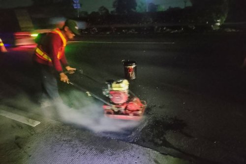 Ban Bocor Massal di Tol Jagorawi Diduga Karena Aspal Rusak