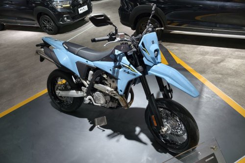 Suzuki , Suzuki Pamerkan DR-Z4SM di IIMS 2026, Supermoto 400 cc