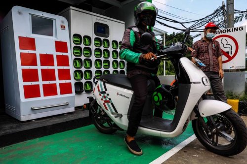Buat Ojol dan Kurir, Skema Tukar Baterai Motor Listrik Lebih Praktis