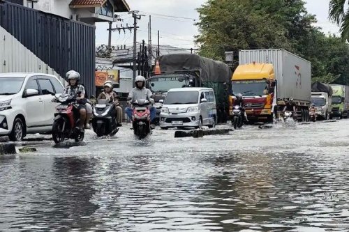 Sampai Batas Apa Mobil Hybrid Aman Lewati Banjir?