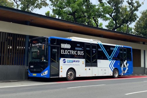 Kenaikan Tarif Bus Tranjakarta Masih Ditunda Tahun Ini
