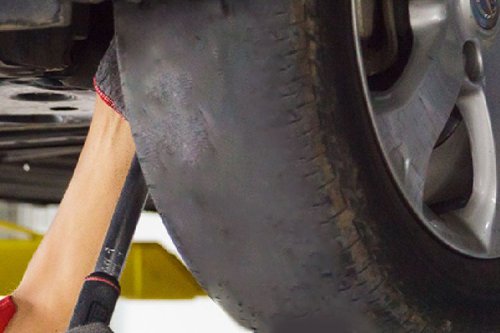 Tips Cegah Alami Aquaplaning untuk Mobil Listrik, Perhatikan Bannya