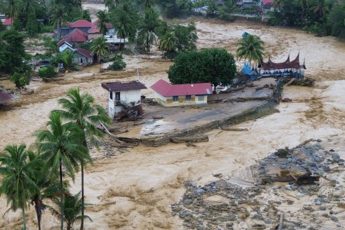 Daftar Jalan yang Tidak Bisa Dilalui Akibat Banjir Sumatera