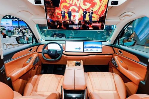 Studi: Layar Sentuh Ganggu Fokus dan Tingkatkan Risiko Saat Mengemudi