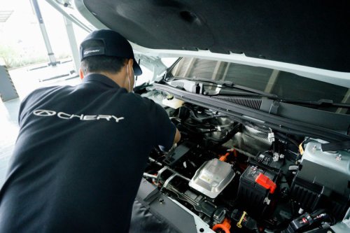 Salah Kaprah Waktu Ganti Oli Mobil di Tengah Perjalanan Mudik