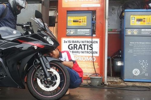 Isi Ban Pakai Nitrogen Bisa Cegah Pelek Motor Peang?