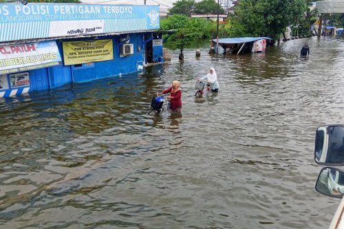 [POPULER OTOMOTIf] Banjir Akibat Hujan, Akses Tol ke Bandara Soetta Tergenang Banjir