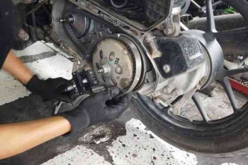 Sering Diabaikan, Ini Dampak Telat Ganti Oli Gardan Motor Matik