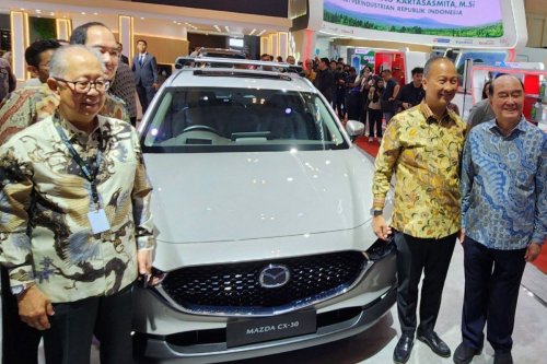 Mazda, Mazda Siapkan Pabrik Baru di Indonesia, Menperin Kunjungi Booth