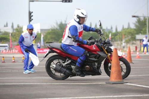 Menguasai Safety Riding: Kunci Keselamatan Pengendara Motor