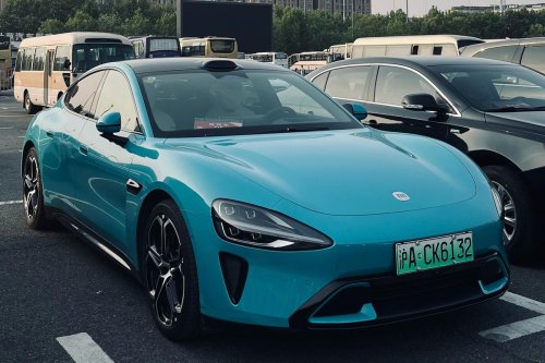 Lihat Lebih Dekat Mobil Listrik Xiaomi SU7 di Auto Shanghai 2025