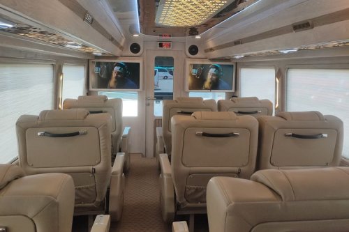 White Horse Luncurkan Bus Weha One Terbaru, Ada Sofa dan Ruang Karaoke