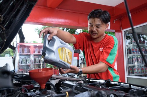 Efek Kelebihan dan Kekurangan Oli pada Mesin Mobil