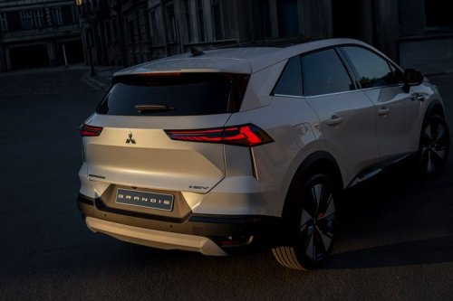 Mitsubishi, Mitsubishi Grandis Lahir Lagi, Berubah Jadi SUV