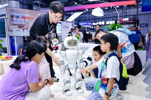 Robot AiMOGA Bakal Diproduksi Massal Akhir 2026