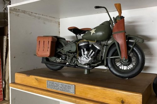 Menyulap Barang Limbah Jadi Miniatur Harley, Sambil Merawat Kenangan