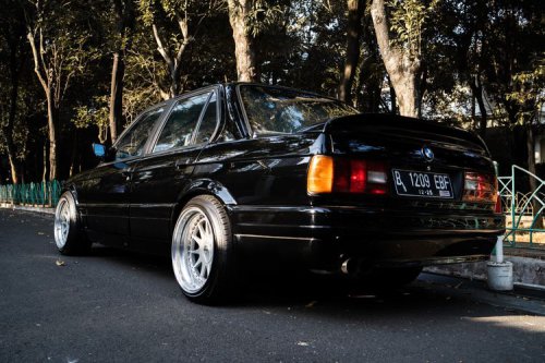 Mengenal BMW E30: Ikon Mobil Lawas yang Diburu