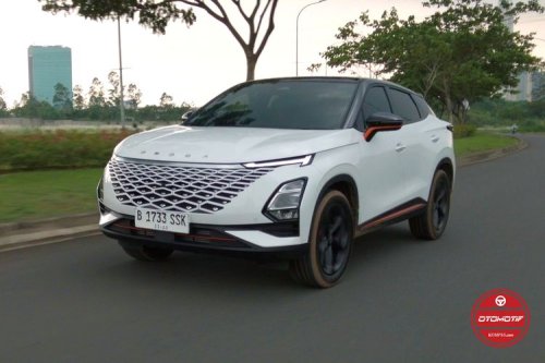 Geely, Sesama Mesin Turbo, Unggul Mana Geely Coolray vs Chery Omoda 5 GT?