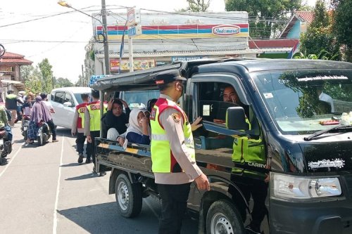 Polisi Tegaskan Pikap Bukan untuk Angkut Penumpang, Ini Aturannya