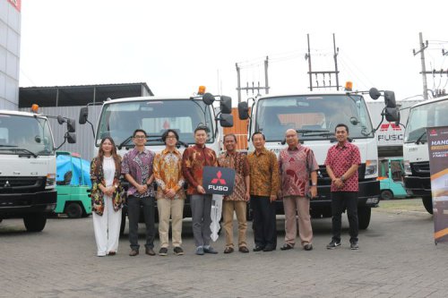 Mitsubishi, Mitsubishi Fuso Serahkan Fighter X TH 4x2 di Surabaya