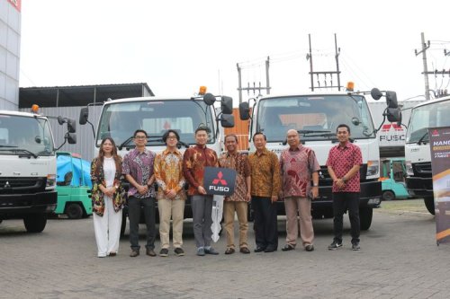 Mitsubishi, Mitsubishi Fuso Serahkan Fighter X TH 4x2 di Surabaya