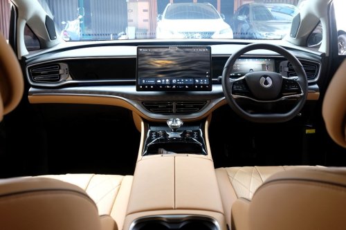 Modifikasi Audio Mobil Listrik: Head Unit Tak Bisa Diganti
